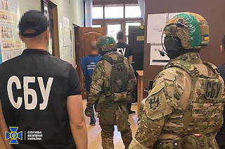 Свежие новости: СБУ затримала у Харкові чиновників міграційної служби, які видавали паспорти тільки після отримання хабаря