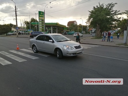 Фото новости: В центре Николаева «Джили» на пешеходном переходе сбил маму с ребенком Свежие новости: В центре Николаева «Джили» на пешеходном переходе сбил маму с ребенком