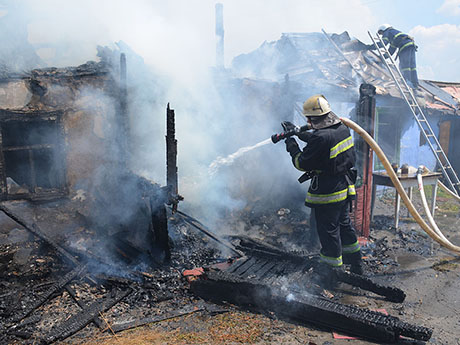 Свежие новости: В Николаеве спасатели тушили пожар жилого дома площадью 100 квадратных метров