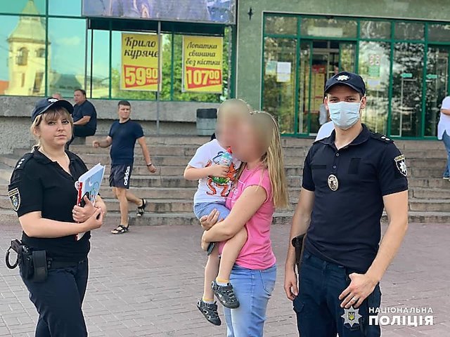 Фото новости: В Николаеве благодаря неравнодушным гражданам и полиции разыскали 4-летнего мальчика Свежие новости: В Николаеве благодаря неравнодушным гражданам и полиции разыскали 4-летнего мальчика