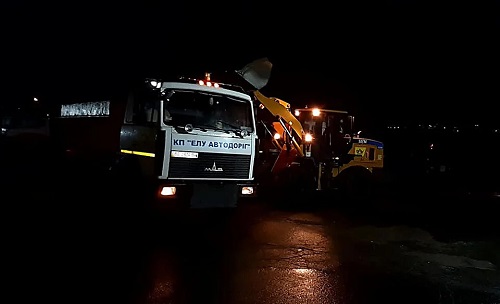 Свежие новости: В Николаеве спецтехнику вывели для обработки дорог