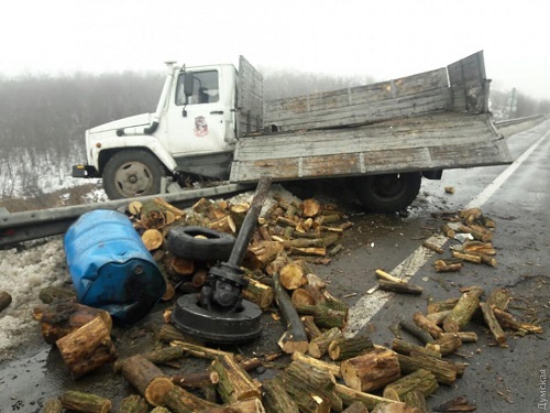 Фото новости: ДТП на трассе Киев-Одесса с участием шести автомобилей Свежие новости: ДТП на трассе Киев-Одесса с участием шести автомобилей