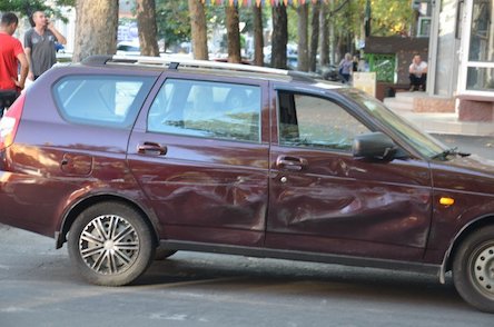 Свежие новости: В Николаеве произошло ДТП - столкнулись Mersedes и LADA