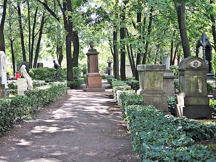 Свежие новости: В Первоймаске вандал надругался над 19 могилами