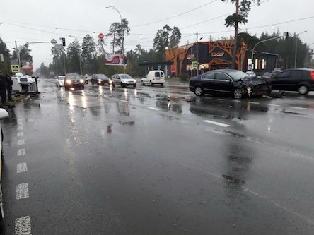 Свежие новости: Страшное ДТП под Киевом: женщина вылетела из опрокидывающегося авто