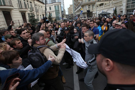Фото новости: У штаба Зеленского задержали 2 человек за попытку провокации Свежие новости: У штаба Зеленского задержали 2 человек за попытку провокации