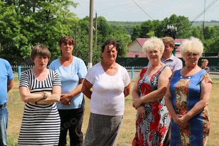 Свежие новости: В селе на Первомайщине прихожане поспорили, где должна стоять плита в честь Богородицы