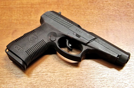 Фото новости: В США мужчина застрелил жену с двумя детьми и покончил с собой Свежие новости: В США мужчина застрелил жену с двумя детьми и покончил с собой