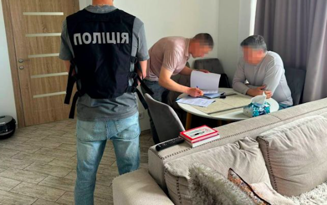 Свежие новости: Ексочільника Мінкульту Карандєєва підозрюють у допомозі з виїздом за кордон
