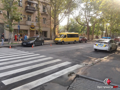 Свежие новости: В центре Николаева столкнулись два автомобиля – от удара «Mitsubishi» развернуло