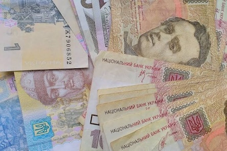 Фото новини: Долар наближається до 45 гривень, а євро дорожчає: курс валют в Україні 11 жовтня Свіжі новини: Долар наближається до 45 гривень, а євро дорожчає: курс валют в Україні 11 жовтня