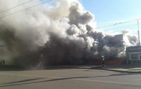 Свежие новости: В Кривом Роге горят склады возле рынка