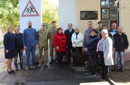 Свежие новости: ФОТО: У Вознесенську на честь Героя АТО Сергія Карбівничого встановили меморіальну дошку