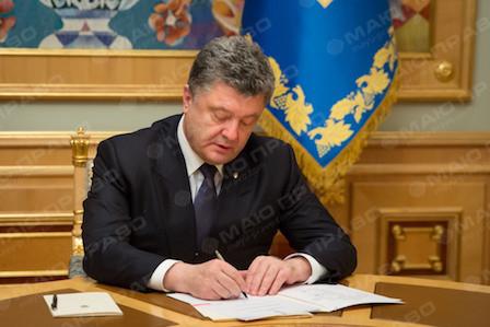 Фото новости: Двое жителей Николаевщины получили награды в честь Дня Конституции Украины Свежие новости: Двое жителей Николаевщины получили награды в честь Дня Конституции Украины