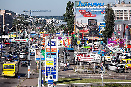 Свежие новости: В Украине запретили рекламу на уличных фонарях