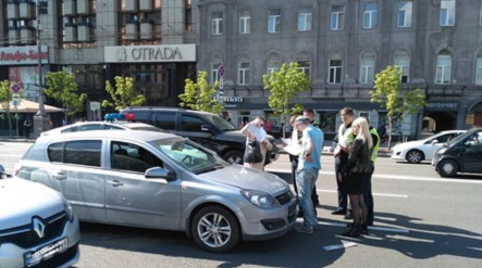 Свежие новости: Киевлянку сбило авто на Крещатике на глазах у подруги