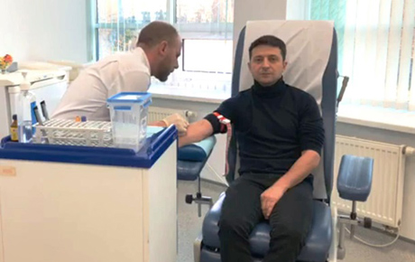 Свежие новости: Facebook заблокировал страницу центра, который брал анализы у Зеленского