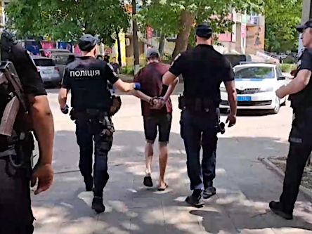 Свежие новости: У Миколаєві неадекват напав на поліцейського