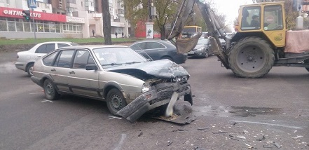 Свежие новости: В Николаеве столкнулись автомобили Фольксваген Пассат и Ситроен Берлинго