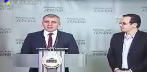 Свежие новости: ВИДЕО: Сенкевич привез в Раду 15 тысяч подписей за новые выборы городского головы