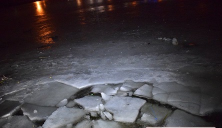 Свежие новости: В центре Николаева под лед провалились три школьницы