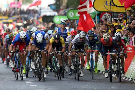 Фото новости: Николаевец Андрей Гривко на Тур-де-Франс 15-й этап проехал с 89-м временем Свежие новости: Николаевец Андрей Гривко на Тур-де-Франс 15-й этап проехал с 89-м временем