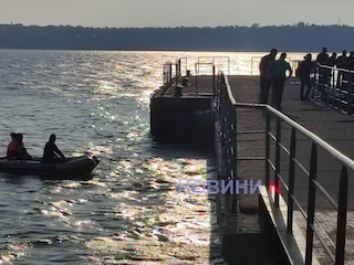 Свежие новости: У Миколаєві на Намиві стрибнув із пірсу і втопився хлопець — водолази шукають тіло