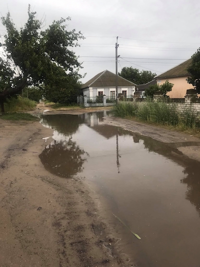 Свежие новости: В Николаеве начала скапливаться дождевая вода после работ по реконструкции колодца