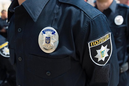 Фото новости: Поліцейські Заводського району доправили Миколаївського безхатченка на лікування до медичної установи Свежие новости: Поліцейські Заводського району доправили Миколаївського безхатченка на лікування до медичної установи