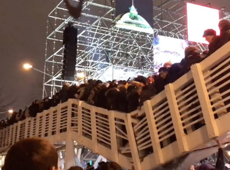 Свежие новости: В Москве под гимн России рухнул мост с людьми: есть пострадавшие