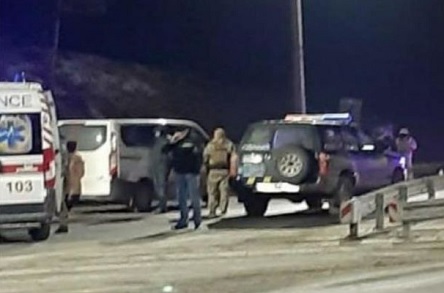 Фото новости: ВИДЕО: На Закарпатье задержали мукачевских стрелков. В машине было полно оружия Свежие новости: ВИДЕО: На Закарпатье задержали мукачевских стрелков. В машине было полно оружия