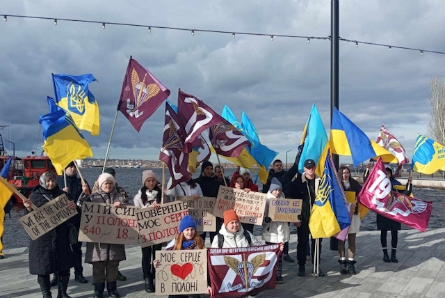 Свежие новости: У Миколаєві родичі військовополонених зібралися на пікет