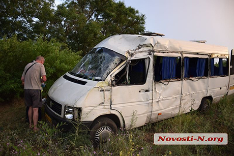 Свежие новости: Маршрутка «Николаев-Южный» разбилась на трассе — у водителя приступ эпилепсии