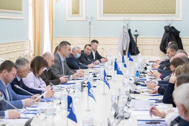 Фото новости: Ассоциация городов Украины обратилась к Зеленскому — попросили защиты от «неправомерных действий правоохранителей» Свежие новости: Ассоциация городов Украины обратилась к Зеленскому — попросили защиты от «неправомерных действий правоохранителей»