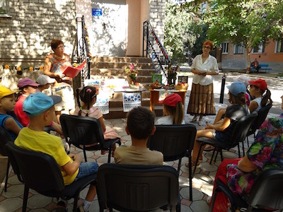 Свежие новости: Вознесенськ. Бібліодворик дитячої бібліотеки – дітям про серпневі свята, звичаї та традиції