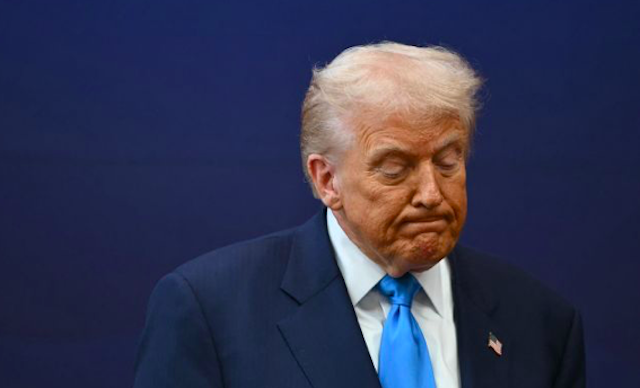 Свежие новости: У Конгресі заговорили про відставку Трампа після його слів про 