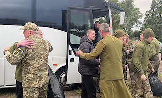 Свежие новости: З’явилися ексклюзивні відео повернення українських захисників з полону