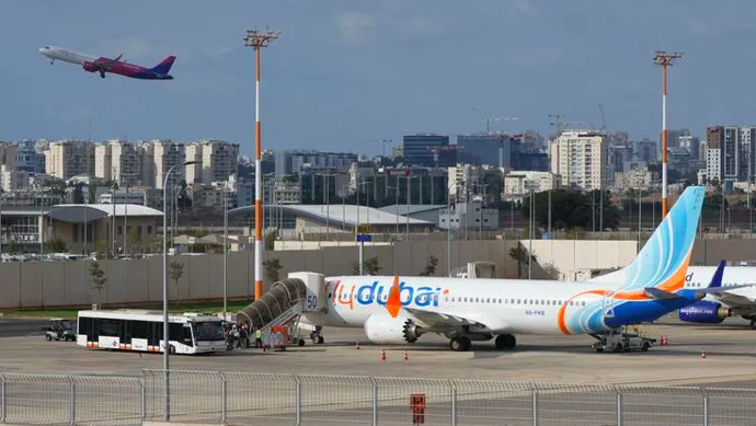 Фото новини: Ножова сутичка в кабіні: літак Flydubai екстрено сів у Саудівській Аравії Свіжі новини: Ножова сутичка в кабіні: літак Flydubai екстрено сів у Саудівській Аравії