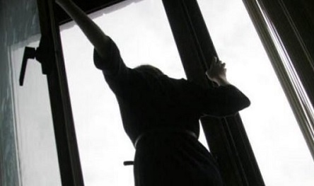 Свежие новости: В Херсоне школьница после ссоры с родителями выпрыгнула из окна