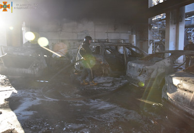 Свежие новости: В Одессе сгорело шесть легковых автомобилей возле нефтеперерабатывающего завода