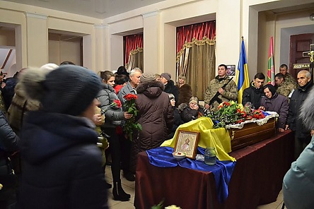 Фото новости: В Первомайске провели в последний путь погибшего воина Александра Слободанюка Свежие новости: В Первомайске провели в последний путь погибшего воина Александра Слободанюка