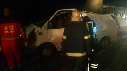 Свежие новости: Под Киевом столкнулись грузовик и микроавтобус: погибла женщина