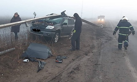 Свежие новости: На Николавещине «Mitsubishi» врезался в отбойник - спасатели деблокировали его из-под конструкций