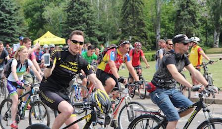 Свежие новости: Велодень в Николаеве: сотни велосипедистов проехались колонной по центру города