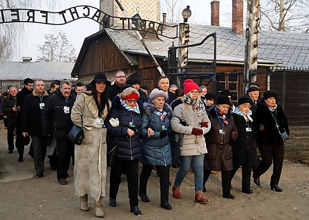 Свежие новости: Выжившие узники Освенцима спустя 75 лет после освобождения посетили концлагерь