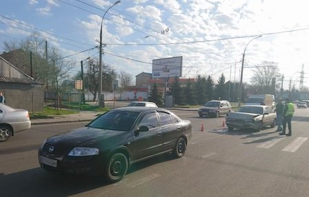 Фото новости: В Николаеве произошло ДТП: столкнулись «Мазда» и «Ниссан» Свежие новости: В Николаеве произошло ДТП: столкнулись «Мазда» и «Ниссан»