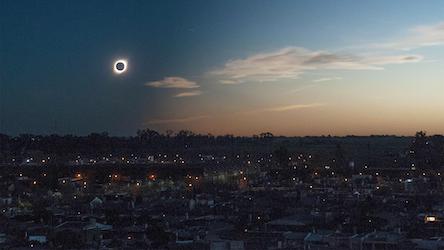 Свежие новости: Украинцы увидят необычное cолнечное затмение, которое превратится в 