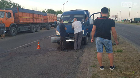 Свежие новости: В Николаеве у Citroën на ходу отлетело колесо, ударив в бампер движущийся 