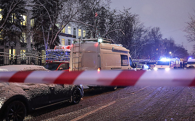 Свежие новости: В Москве открыли стрельбу в центре админуслуг – погибли два человека, еще четверо ранены