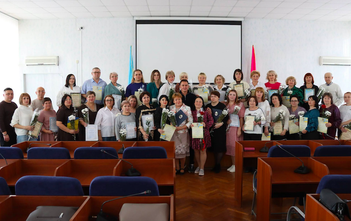 Фото новини: Ті, хто запалює світло знань»: у Вознесенській громаді відзначили працівників освіти Свіжі новини: Ті, хто запалює світло знань»: у Вознесенській громаді відзначили працівників освіти